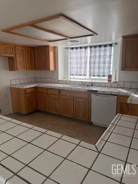 Kitchen - 196 Potter St, Shafter, CA 93263 photo 3 of 5