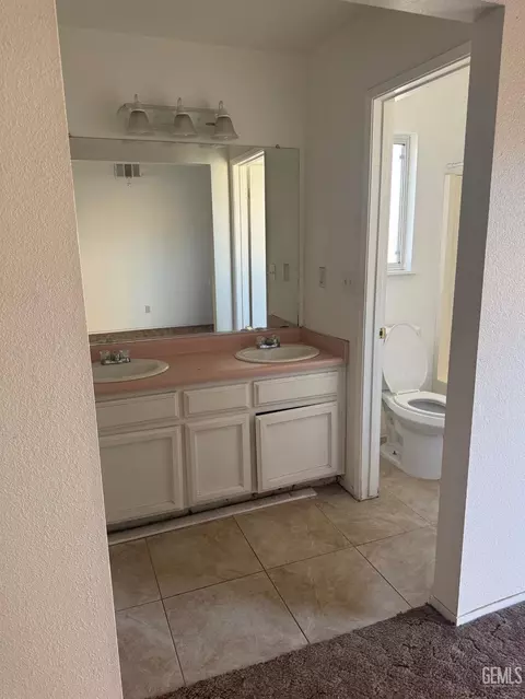 Bath - 196 Potter St, Shafter, CA 93263 photo 1 of 5
