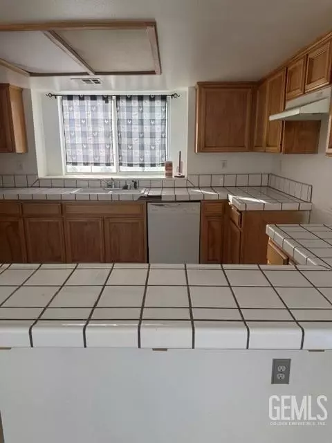 Kitchen - 196 Potter St, Shafter, CA 93263 photo 1 of 5