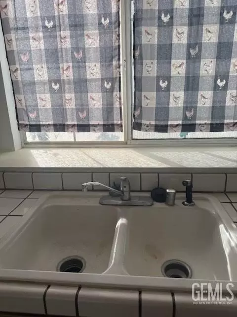 Kitchen - 196 Potter St, Shafter, CA 93263 photo 4 of 5