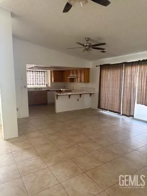 Living - 196 Potter St, Shafter, CA 93263 photo 4 of 4