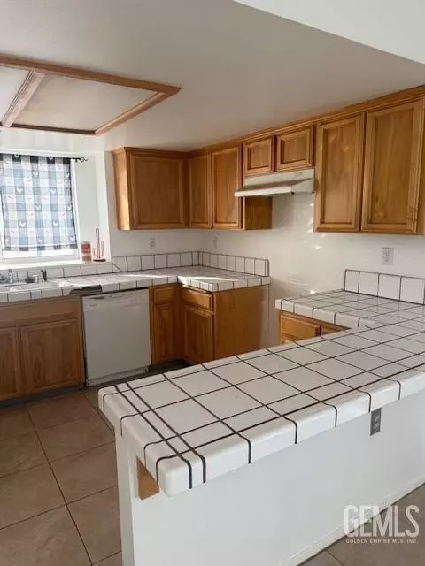 Kitchen - 196 Potter St, Shafter, CA 93263 photo 2 of 5