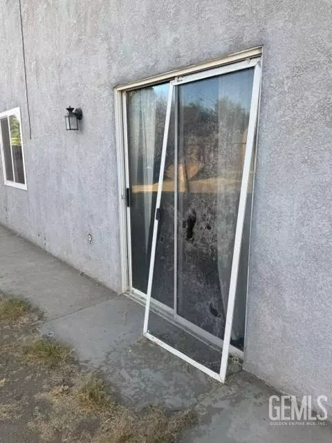 Exterior - 196 Potter St, Shafter, CA 93263 photo 10 of 11