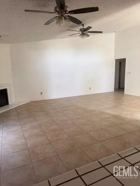 Living - 196 Potter St, Shafter, CA 93263 photo 3 of 4