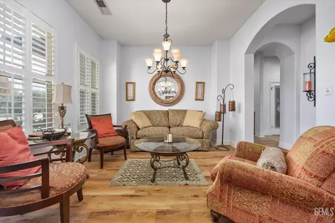 Living - 901 Katie Ct, Shafter, CA 93263 photo 1 of 4