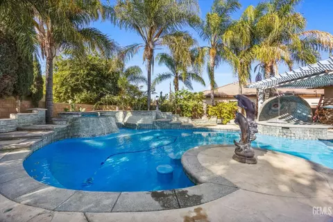 Exterior - 901 Katie Ct, Shafter, CA 93263 photo 9 of 15