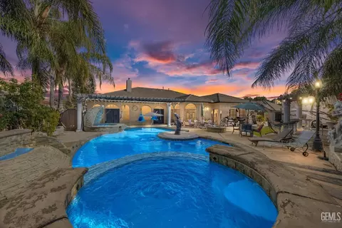 Exterior - 901 Katie Ct, Shafter, CA 93263 photo 2 of 15