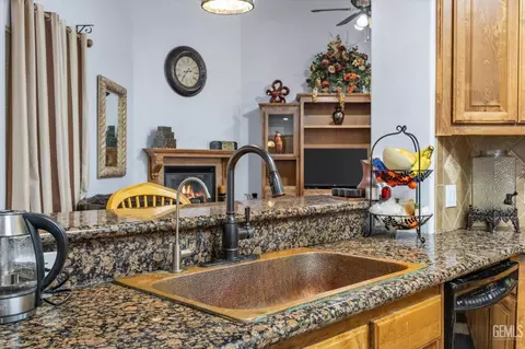 Kitchen - 901 Katie Ct, Shafter, CA 93263 photo 5 of 6