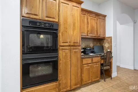 Kitchen - 901 Katie Ct, Shafter, CA 93263 photo 3 of 6