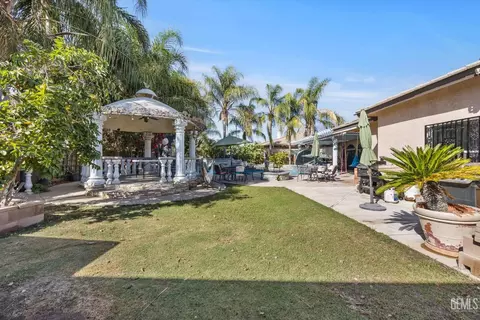 Exterior - 901 Katie Ct, Shafter, CA 93263 photo 8 of 15