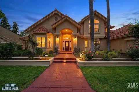 10111 N Spanish Bay Dr, Fresno, CA 93720