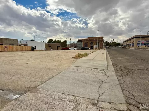 306 S 5th St, Taft, CA 93268 photo 8