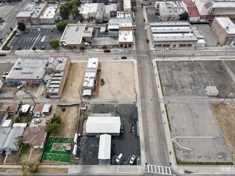 306 S 5th St, Taft, CA 93268 photo 6