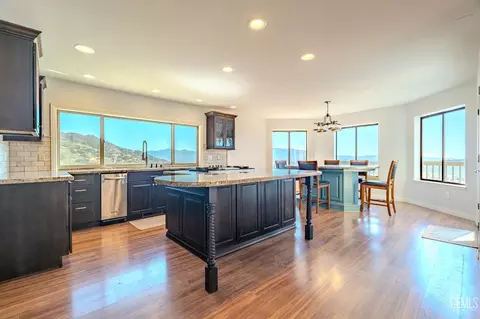 Kitchen - 24050 Jacaranda Dr, Tehachapi, CA 93561 photo 1 of 5