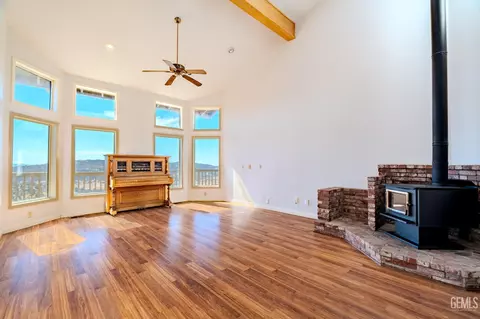 Living - 24050 Jacaranda Dr, Tehachapi, CA 93561 photo 1 of 2