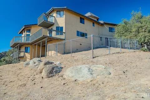 Exterior - 24050 Jacaranda Dr, Tehachapi, CA 93561 photo 8 of 9
