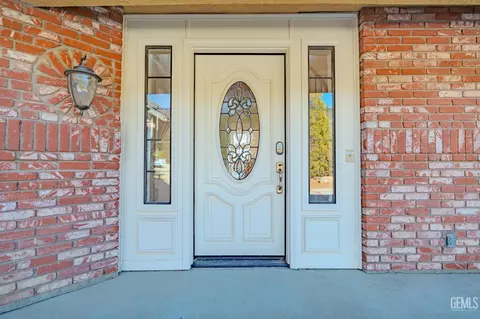 Entry Way - 24050 Jacaranda Dr, Tehachapi, CA 93561 photo 1 of 4