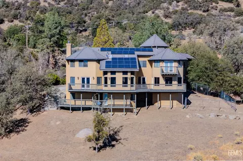 Exterior - 24050 Jacaranda Dr, Tehachapi, CA 93561 photo 7 of 9