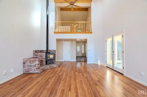 Living - 24050 Jacaranda Dr, Tehachapi, CA 93561 photo 2 of 2