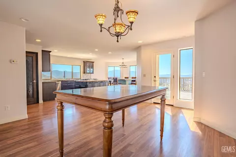 Dining - 24050 Jacaranda Dr, Tehachapi, CA 93561 photo 3 of 3