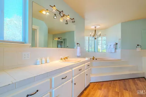 Bath - 24050 Jacaranda Dr, Tehachapi, CA 93561 photo 2 of 11