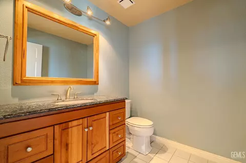 Bath - 24050 Jacaranda Dr, Tehachapi, CA 93561 photo 1 of 11