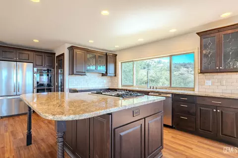 Kitchen - 24050 Jacaranda Dr, Tehachapi, CA 93561 photo 2 of 5