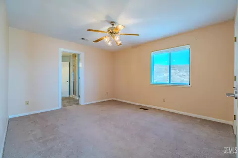 Bedroom - 24050 Jacaranda Dr, Tehachapi, CA 93561 photo 12 of 13