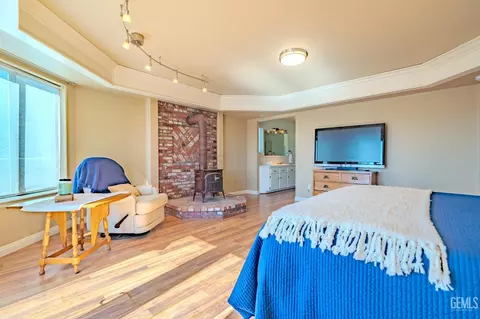 Bedroom - 24050 Jacaranda Dr, Tehachapi, CA 93561 photo 2 of 13