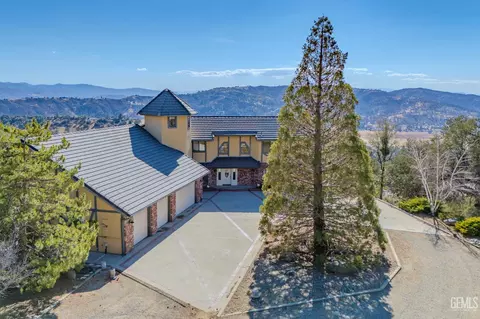Exterior - 24050 Jacaranda Dr, Tehachapi, CA 93561 photo 1 of 9