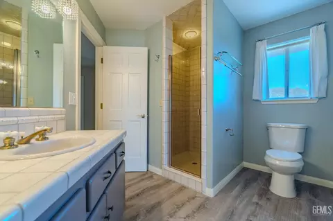 Bath - 24050 Jacaranda Dr, Tehachapi, CA 93561 photo 10 of 11