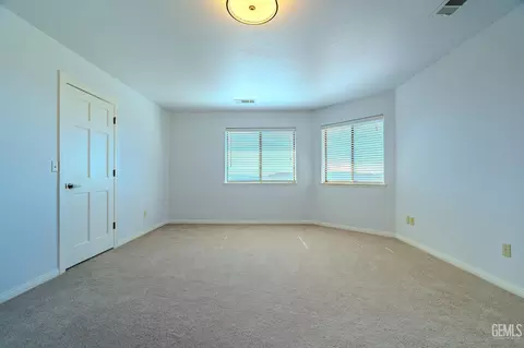 Bedroom - 24050 Jacaranda Dr, Tehachapi, CA 93561 photo 7 of 13