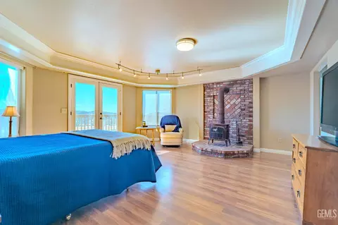 Bedroom - 24050 Jacaranda Dr, Tehachapi, CA 93561 photo 1 of 13