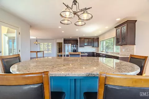 Kitchen - 24050 Jacaranda Dr, Tehachapi, CA 93561 photo 5 of 5