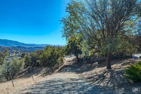 Exterior - 24050 Jacaranda Dr, Tehachapi, CA 93561 photo 9 of 9