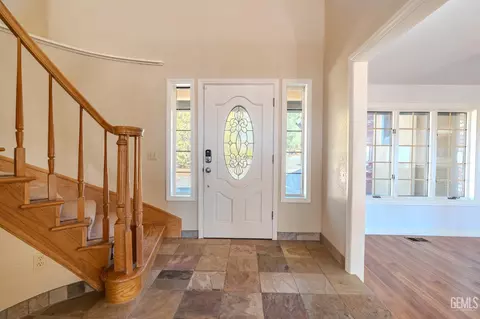 Entry Way - 24050 Jacaranda Dr, Tehachapi, CA 93561 photo 2 of 4