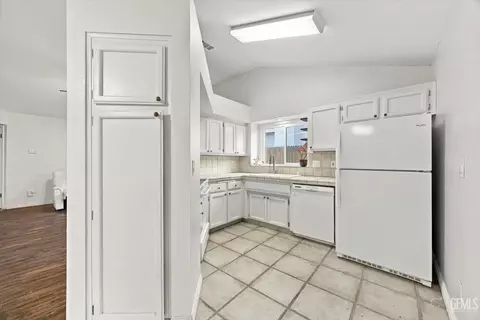 Kitchen - 4704 Tobin Rd, Bakersfield, CA 93311 photo 1 of 3