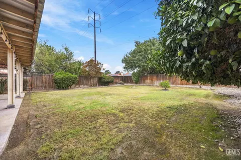 Exterior - 4704 Tobin Rd, Bakersfield, CA 93311 photo 5 of 8