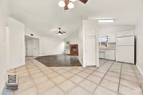 Living - 4704 Tobin Rd, Bakersfield, CA 93311 photo 5 of 5