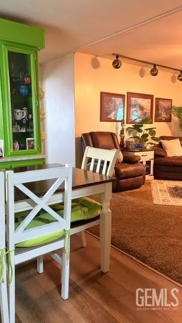 Dining - 400 E Roberts Ln #98, Bakersfield, CA 93308 photo 1 of 2
