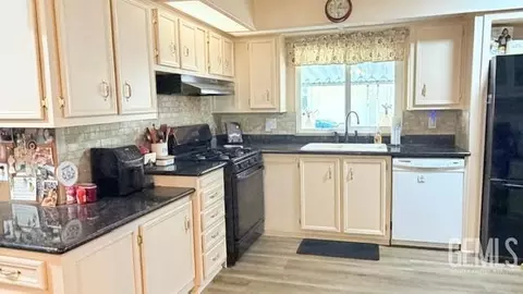 Kitchen - 400 E Roberts Ln #98, Bakersfield, CA 93308 photo 1 of 1