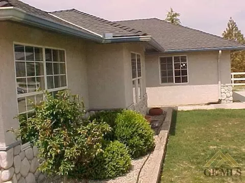 22001 Mid Way, Tehachapi, CA 93561 photo 2