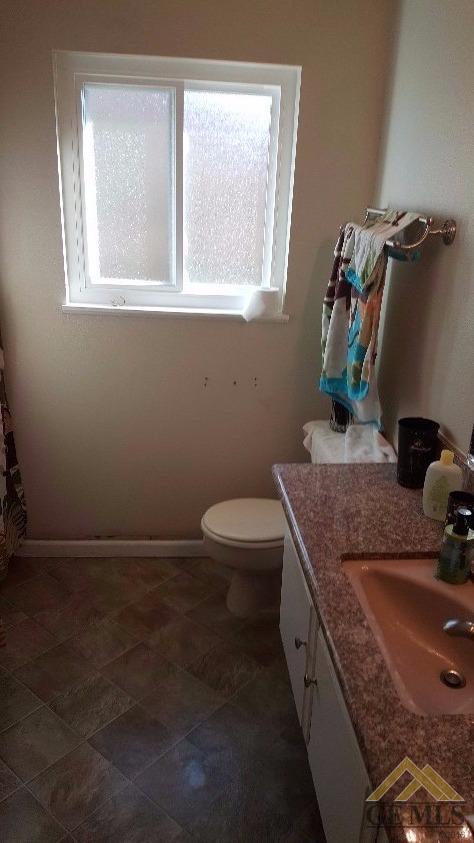706 Union St, Delano, CA 93215 photo 8