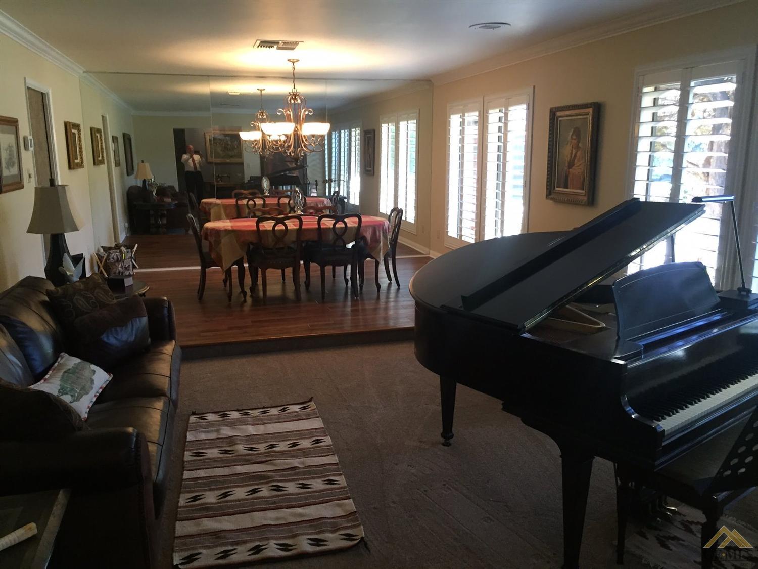 4803 Christmas Tree Ln, Bakersfield, CA 93306 photo 3