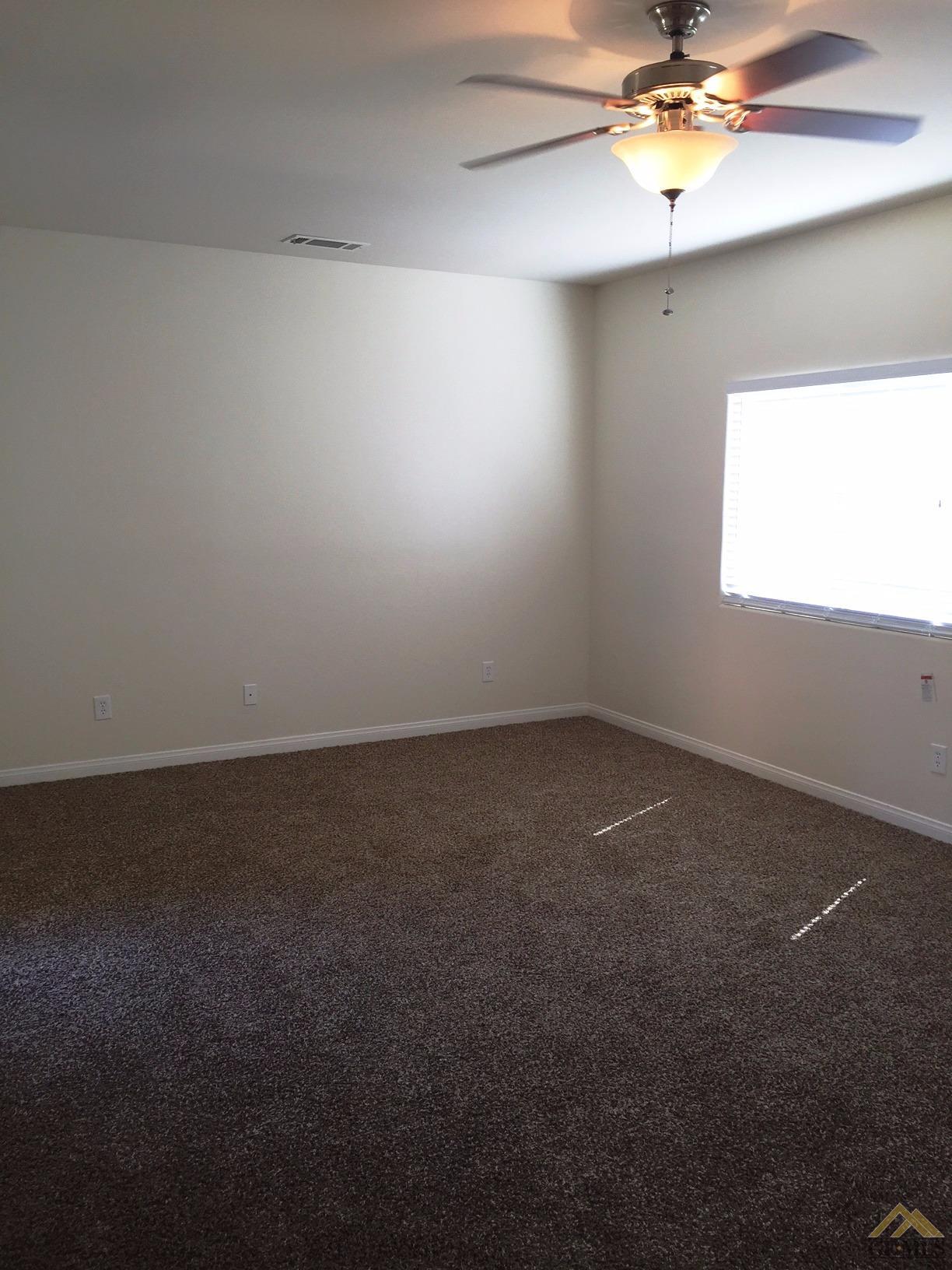 423 Grace Ct, Shafter, CA 93263 photo 4