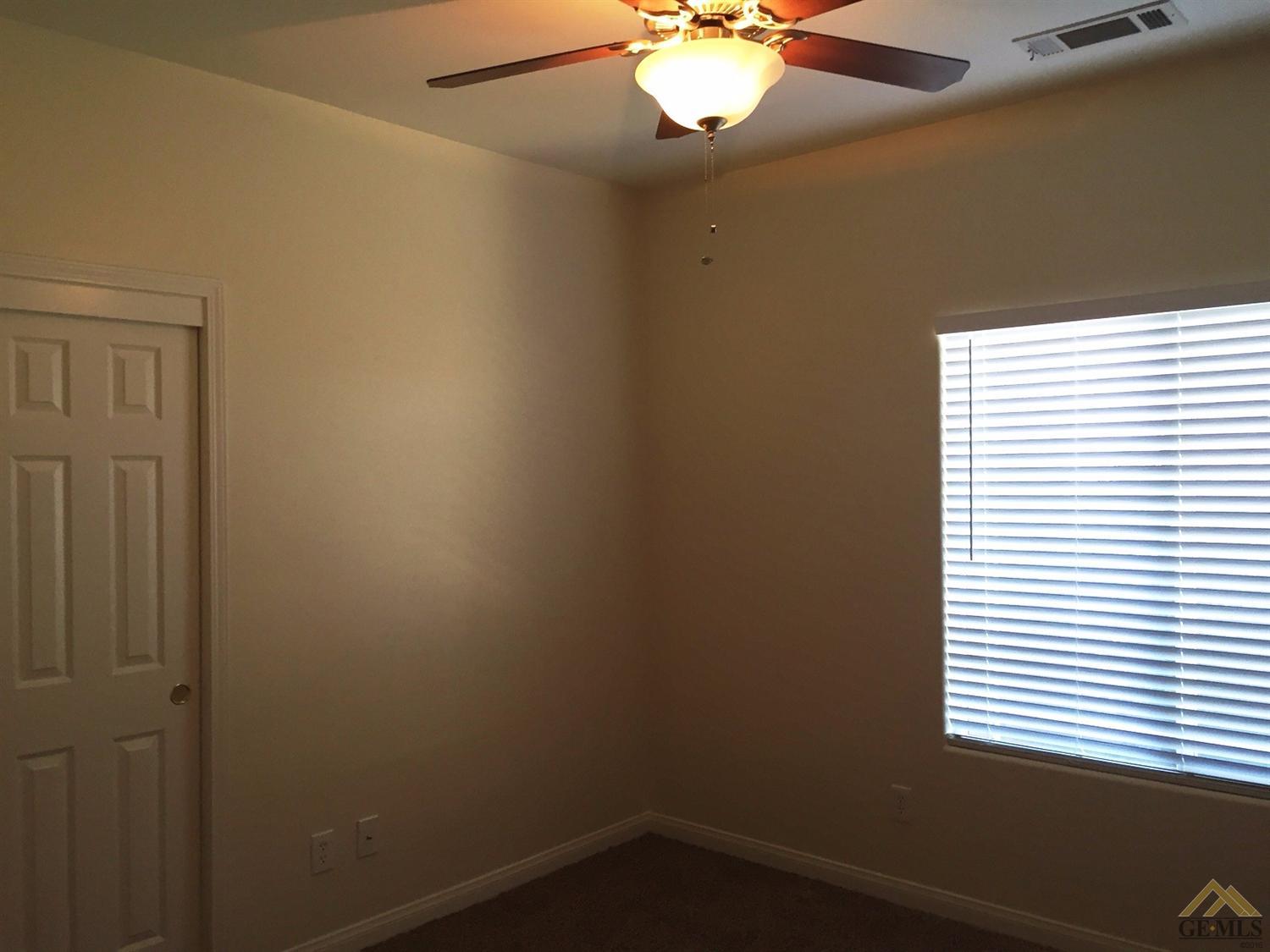 423 Grace Ct, Shafter, CA 93263 photo 9