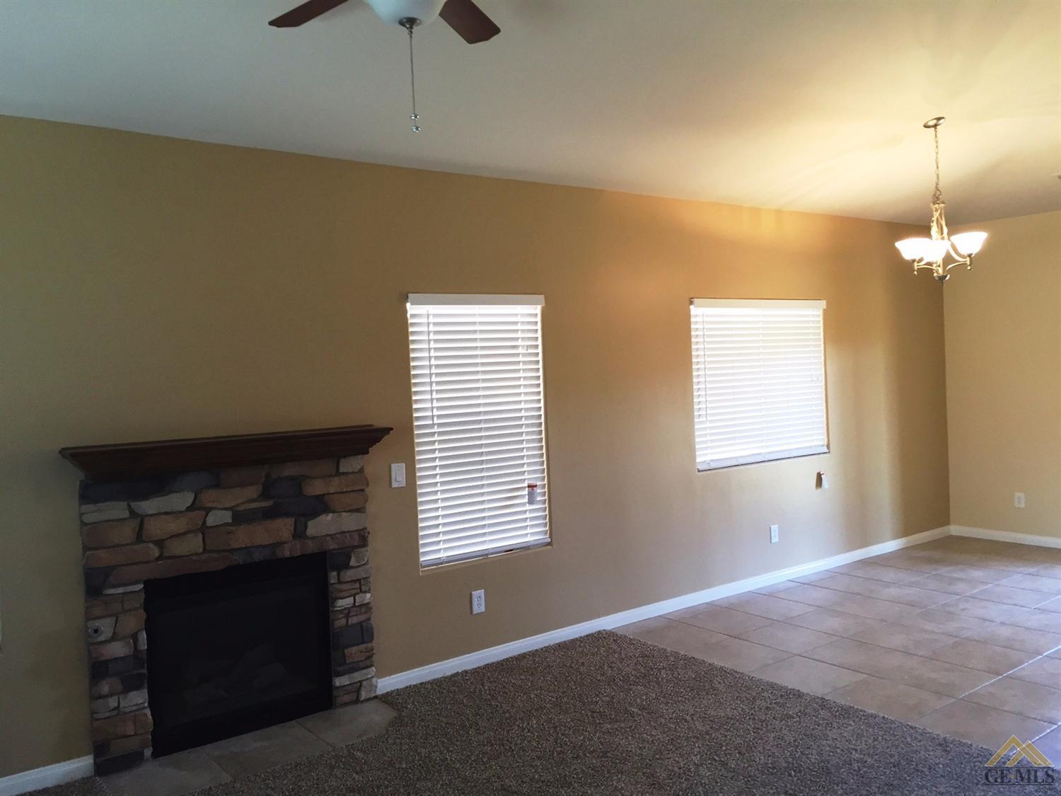423 Grace Ct, Shafter, CA 93263 photo 5
