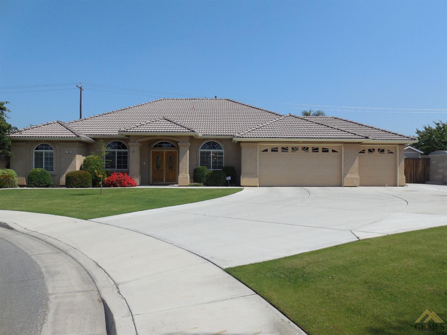 700 Brookside Dr, Shafter, CA 93263 photo 3