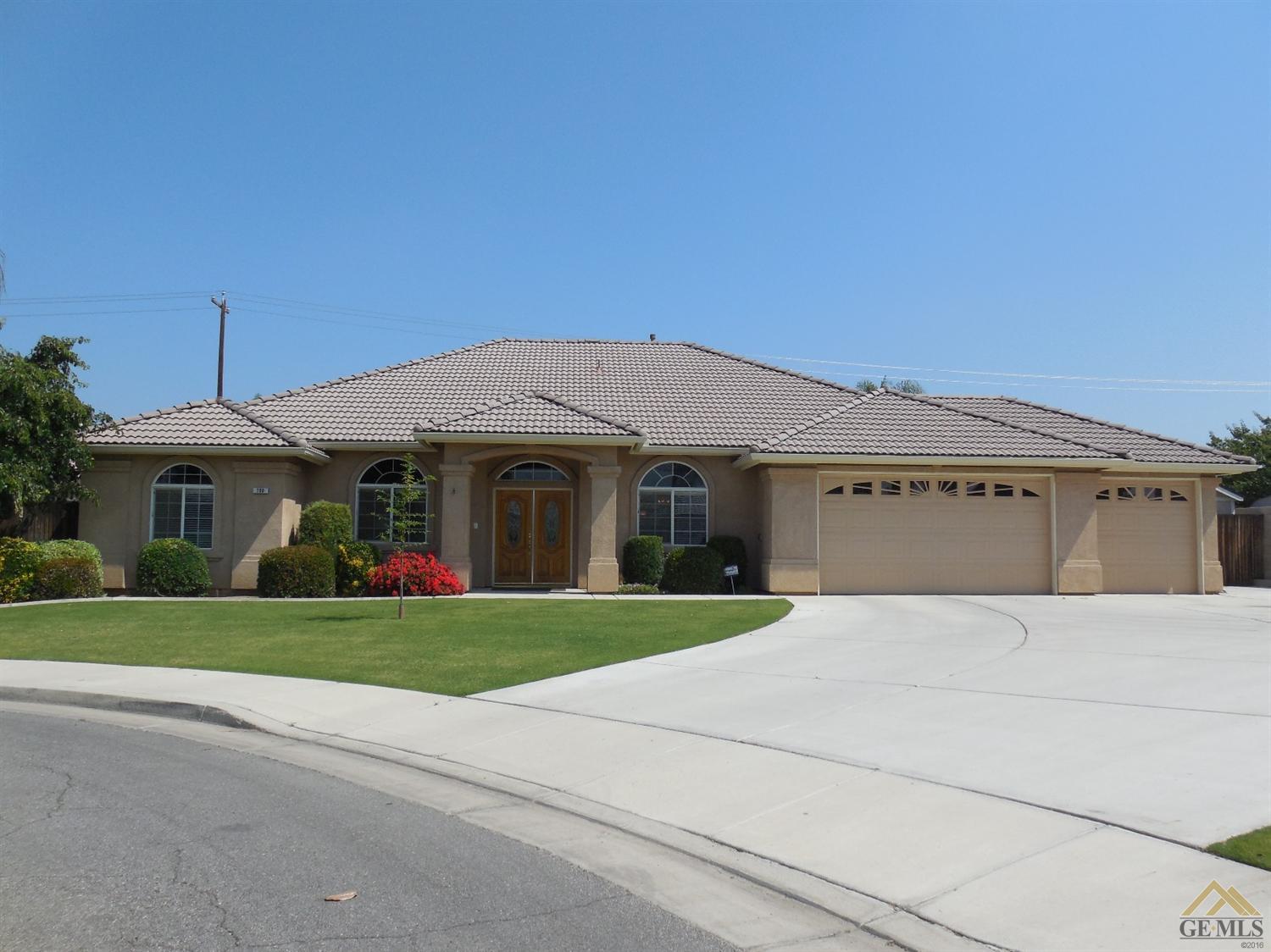 700 Brookside Dr, Shafter, CA 93263 photo 1