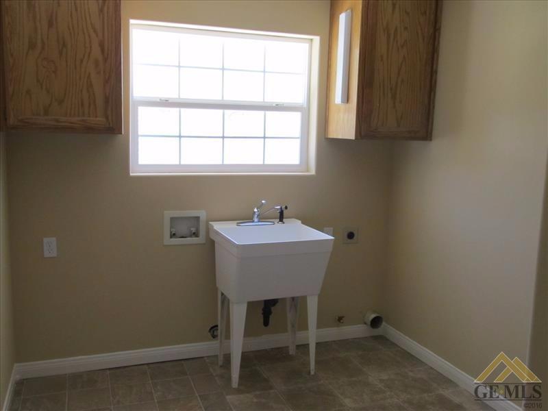 28621 Hawaii Ct, Tehachapi, CA 93561 photo 9